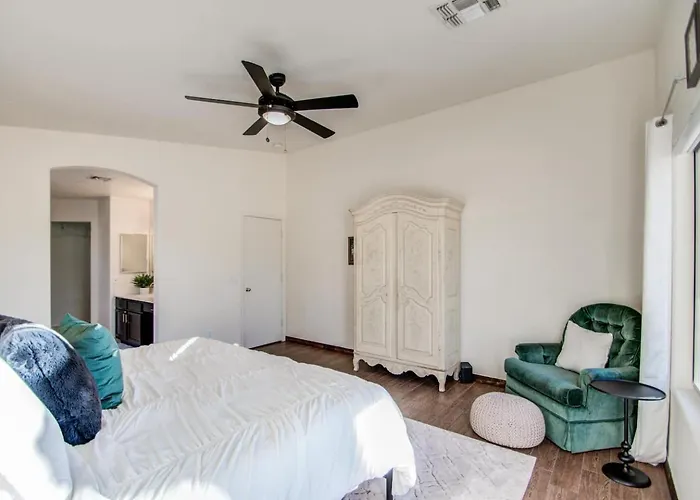 Holiday home Getaway - Walking Distance To Stadium *