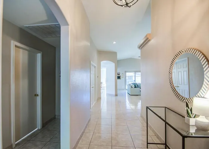 Holiday home Getaway - Walking Distance To Stadium Glendale