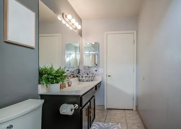 Getaway - Walking Distance To Stadium Holiday home Glendale
