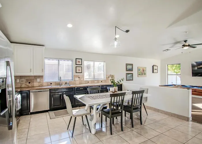Holiday home Getaway - Walking Distance To Stadium